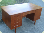 Skrivbord teak 60-tal
fristående med bokhylla