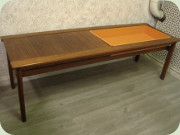 Blombord teak med
orange plåtinssats