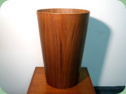 Servex konisk
                        papperskorg formpressat trä teakfaner höjd 40
                        cm, Martin Åberg, 60-tal