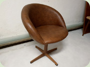 60's swivel chair in
                          brown vinyl