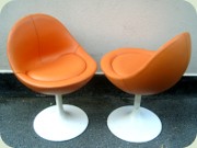 Swedish 70's Venus
                          orange lounge chairs on swivel base, Johanson
                          Design Börje Johanson 1968