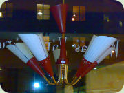 Femarmad taklampa med strutformade
                          glasskärmar, 50-tal