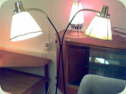 Tvåarmad golvlampa med svartlackerad
                          stomme, 50-tal
