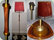 Golvlampa i mässing
                          med detaljer i trä och bärnstensfärgat glas
                          60-tal