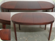Ovalt mahognyfärgat
                          matbord med 2 iläggsskivor, Skaraborgs
                          Möbelindustri Tibro