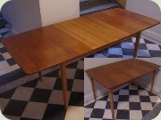 Rektangulärt matbord i
                          teak med utdragsskivor, Troeds Bjärnum, 50-tal
                          eller 60-tal