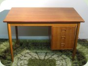 Scandinavian 50's teak
                          desk with movable drawer unit