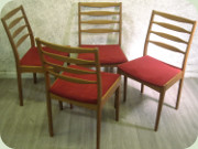Fyra smäckra stolar i ljus ek med klädsel
                          i röd textil, 50-tal eller 60-tal