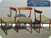 Tre stolar i teak,
                          Skaraborgs Möbelindustri Tibro, 50-tal eller
                          60-tal