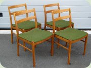 Fyra stolar i
                          teakbetsad bok med grön textilklädsel 60-tal