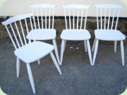 Set of 4 white chairs