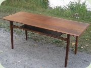 50's rosewood coffee
                          table with magazine shelf, Danish design by Ib
                          Kofoed-Larsen