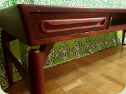 Soffbord teak med
                          tidningshylla, lådor och spolformade ben,
                          60-tal