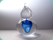 Brevpress päron i klar kristall och blå
                          mitt