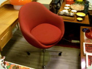 Röd snurrstol
                          skrivbordsstol höjbar sänkbar 60-tal