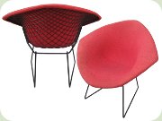 Harry Bertoia Diamond
                          chair in black lacquered steel and light red
                          upholstery